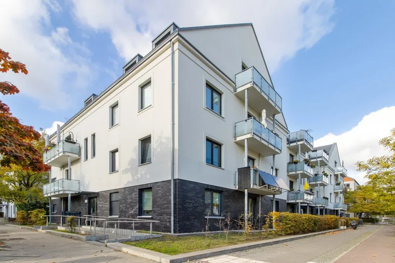 Wohnen im Grünen: Erdgeschoss-Neubauwohnung in ruhiger Lage — photo 1